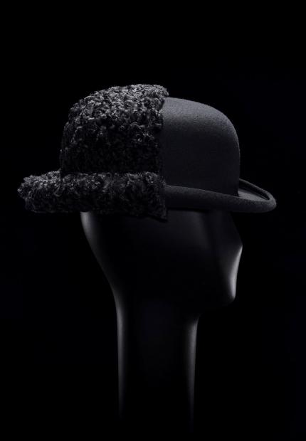 Stephen Jones Autumn Winter 2016 Michael White half and half bowler 06 The Groucho