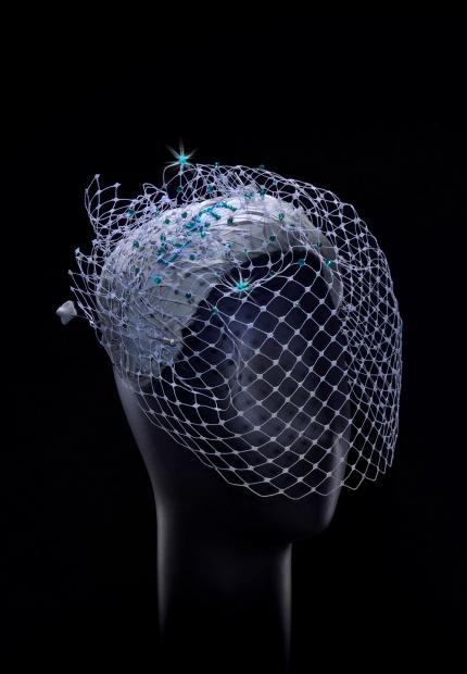 Stephen Jones Autumn Winter 2016 Muriel Belcher feather cunty headband with veil 07 The Colony