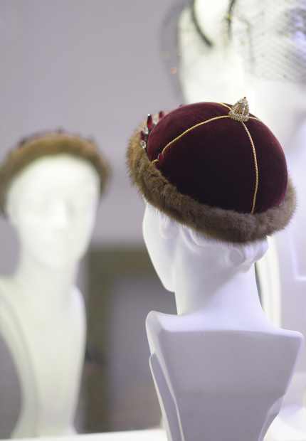 Stephen Jones Millinery Autumn Winter 2017 Norman Hartnell Coronation cap in velvet and mink with detachable tiara 14 Norman Hartnell