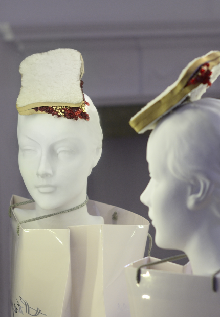 Stephen Jones Millinery Autumn Winter 2017 Elsa Schiaparelli sandwich of sheepskin with embroidered peanut butter and jelly 16 Elsa Schiaparelli