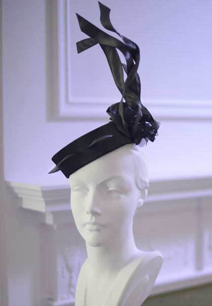 Stephen Jones Millinery Autumn Winter 2017 Christian Dior Tambourin in panne velvet satin straw and flowers 09 Christian Dior