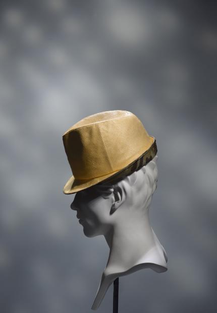 Stephen Jones Spring Summer 2016 Beach Walk 