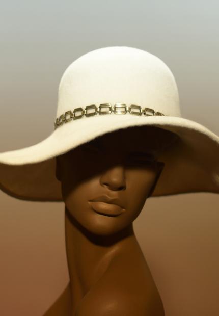 Stephen Jones Autumn Winter 2015 601 Velvelettes