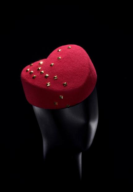 Stephen Jones Autumn Winter 2016 Soho collection heart pillbox Air street