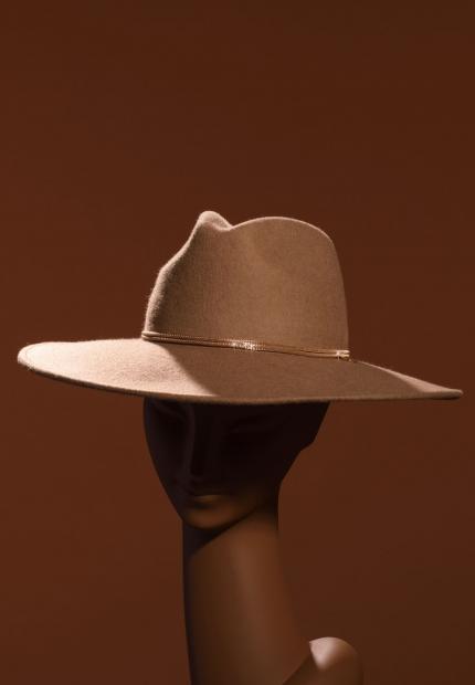 A chain large trilby Stephen Jones Millinery Autumn Winter 2018 Crowns