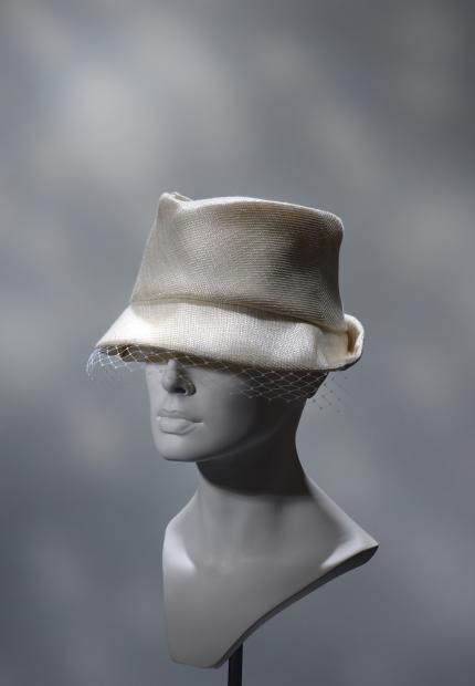 Stephen Jones Spring Summer 2016 Lunch in Town