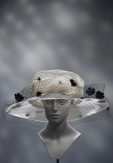 Stephen Jones Spring Summer 2016 English Wedding