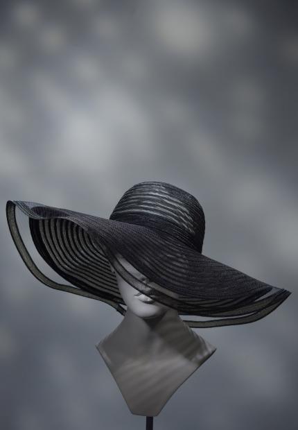 Stephen Jones Spring Summer 2016 By The Pool