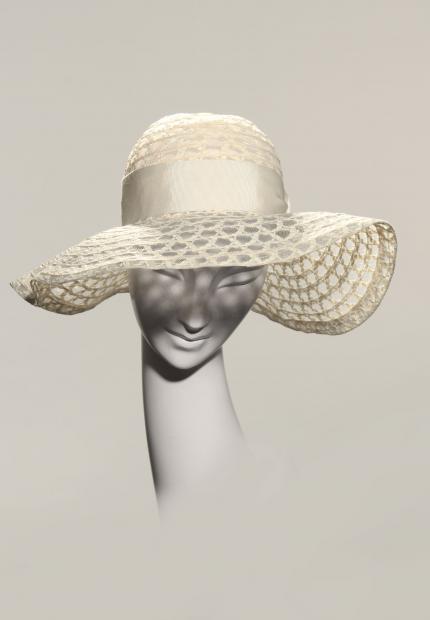 Stephen Jones Millinery Spring Summer 2019 432 Must