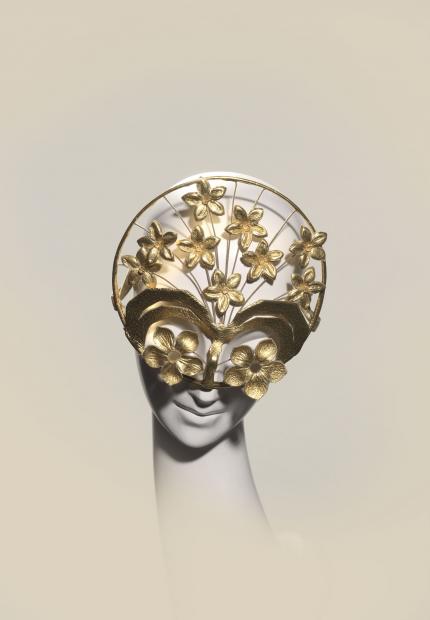 Stephen Jones Millinery Spring Summer 2019 Parfum Tabac Blond Art deco leather tobacco flower mask